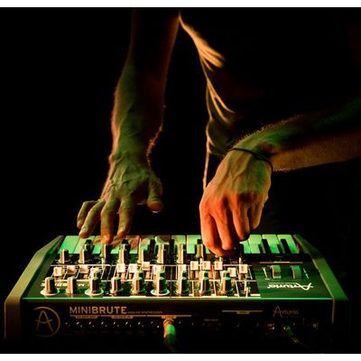 Аналоговый синтезатор Arturia MiniBrute, изображение 5