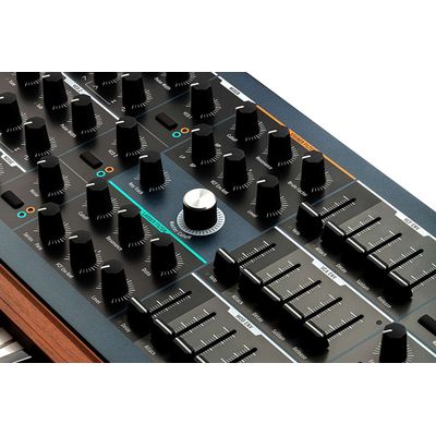 Аналоговый синтезатор Arturia PolyBrute