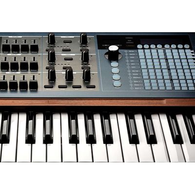Аналоговый синтезатор Arturia PolyBrute